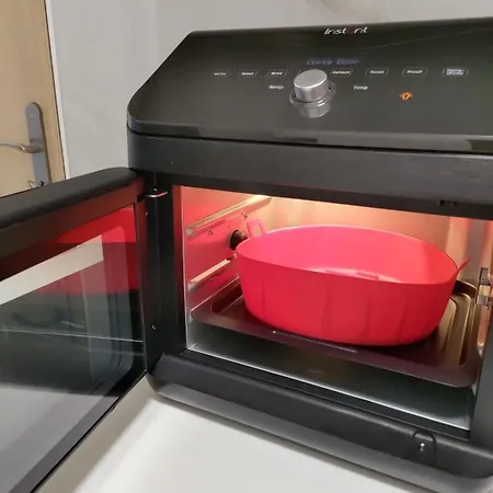 アパート 3 Bedrooms And Living In ブラチスラヴァ