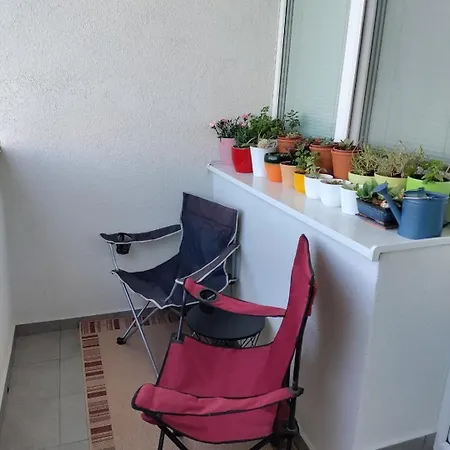 3 Bedrooms And Living In アパート *