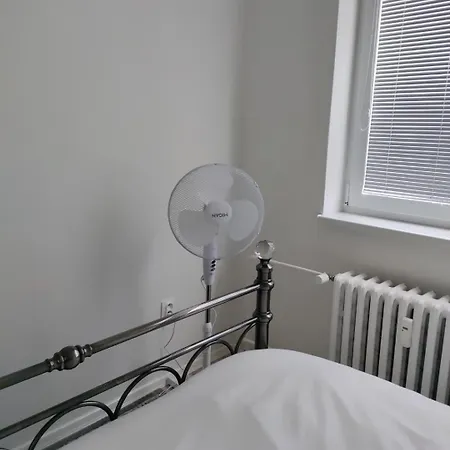 3 Bedrooms And Living In アパート