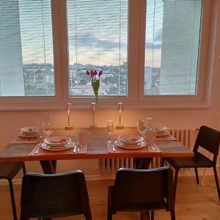 Appartement 3 Bedrooms And Living In