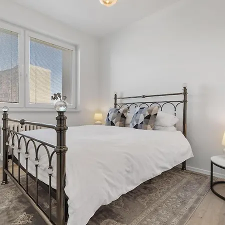 4 Rooms For 5, 2 Balconies, Wi-Fi 15 Min Centre Bratislava