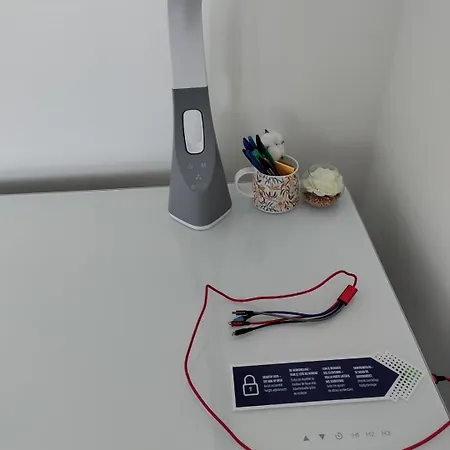 アパート 3 Bedrooms And Living In ブラチスラヴァ