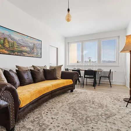 3 Bedrooms And Living In * ブラチスラヴァ