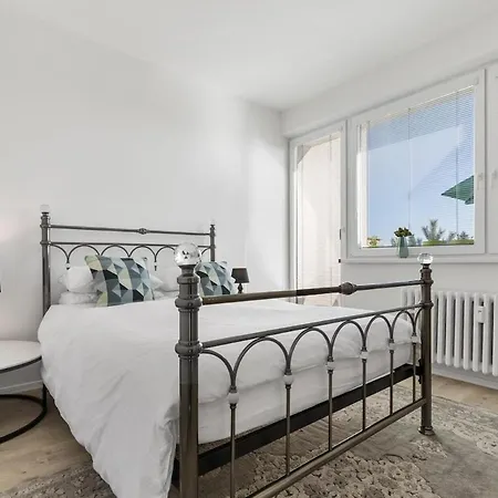 Appartamento 3 Bedrooms And Living In *